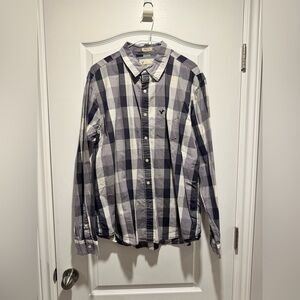 408- American Eagle men’s athletic fit button up Buffalo
Plaid (greys) shirt